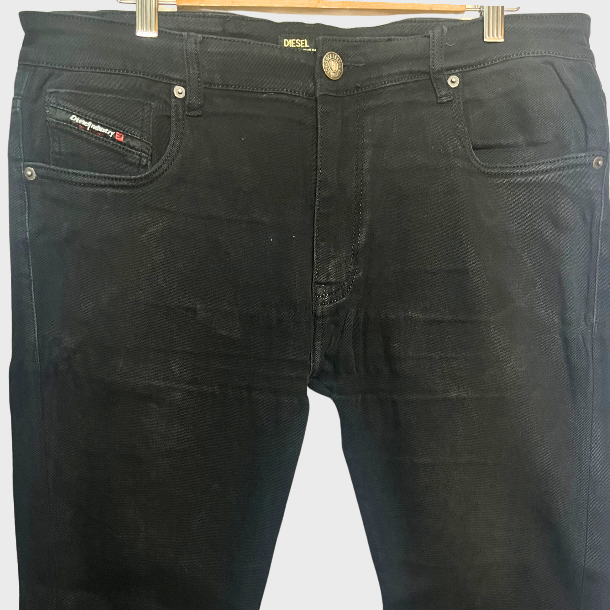 Men’s Fitted Black Jeans – Size 36 Waist | Diesel® Comfort & Sleek Style