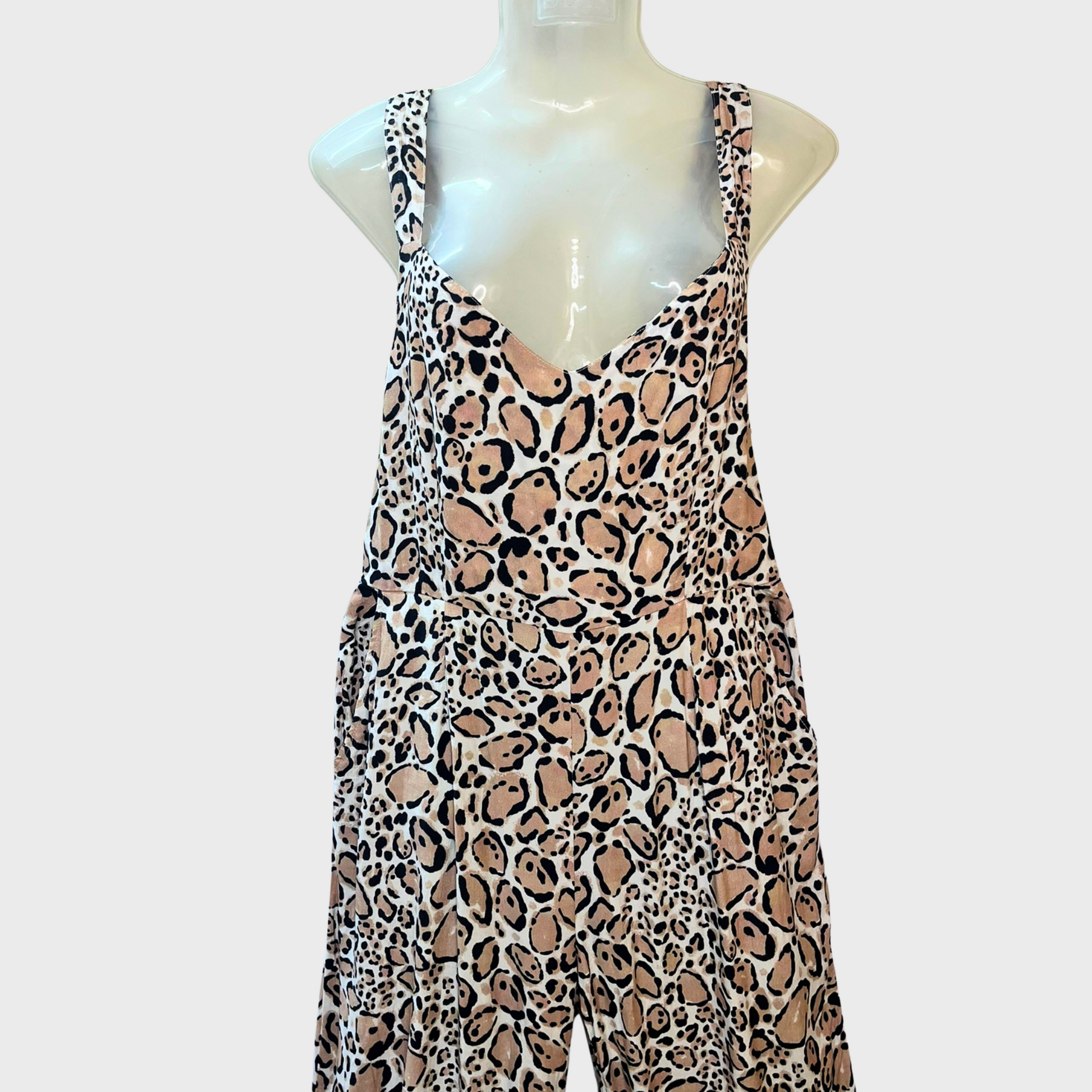 "Women’s Cheetah Print Jumpsuit – Funky Back Cut-Out, Broad Straps, Size M | Bold & Comfy Style "