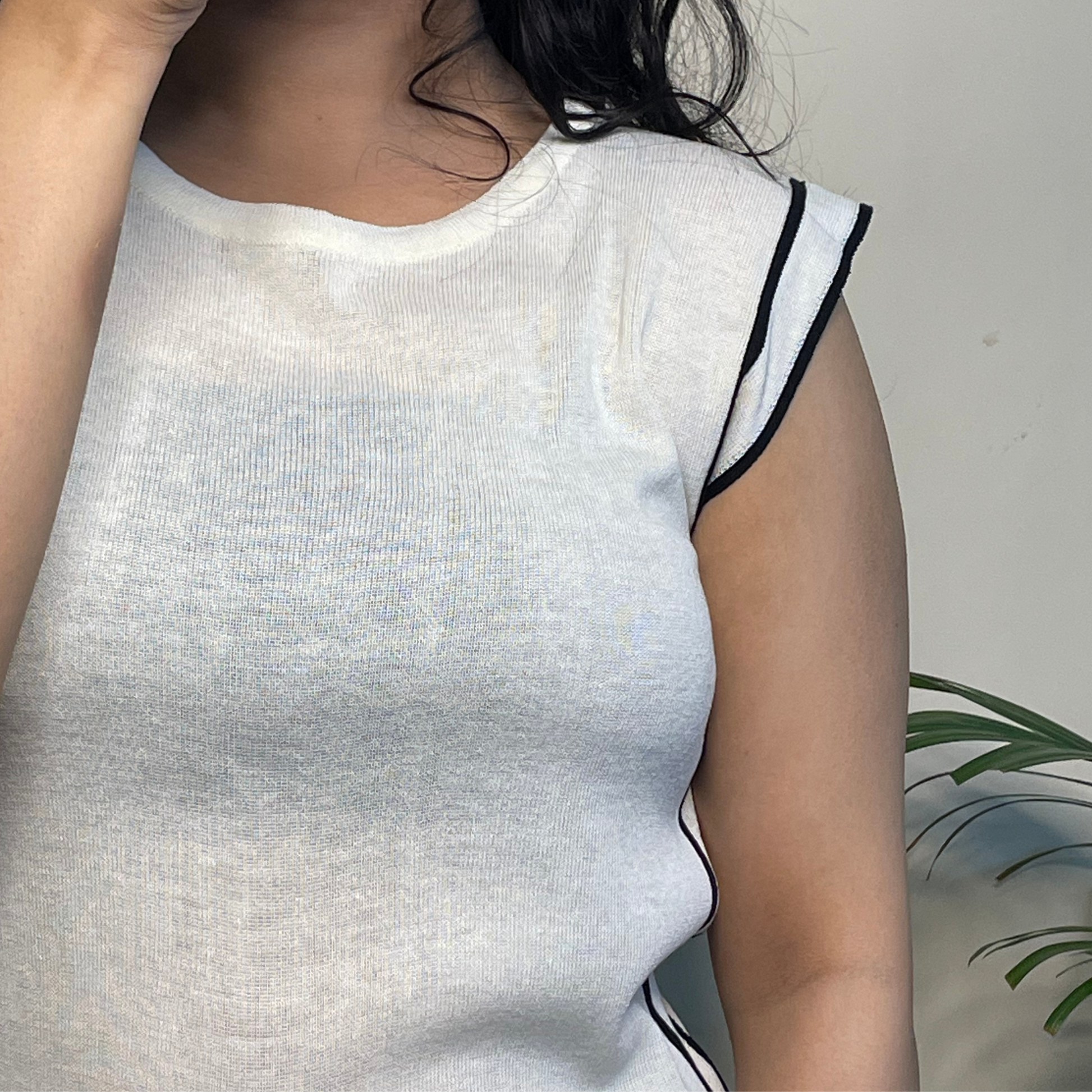 Women’s Off-White Korean Sleeveless Top – Size M | MONO AT.D® Fancy & Chic Style