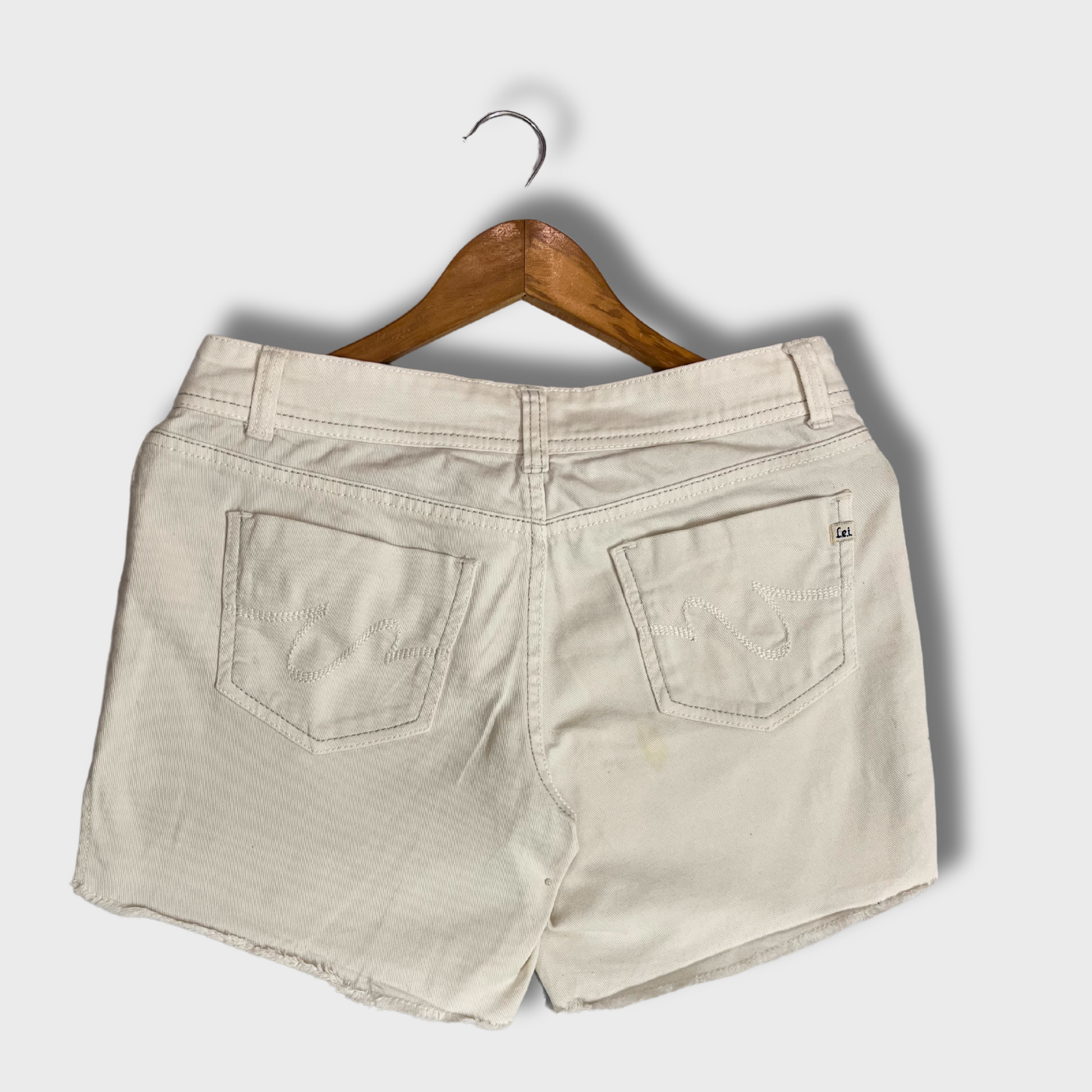 Women’s White Denim Shorts – Size 32 Waist | ELLIOT STYLE with Side Slit Design