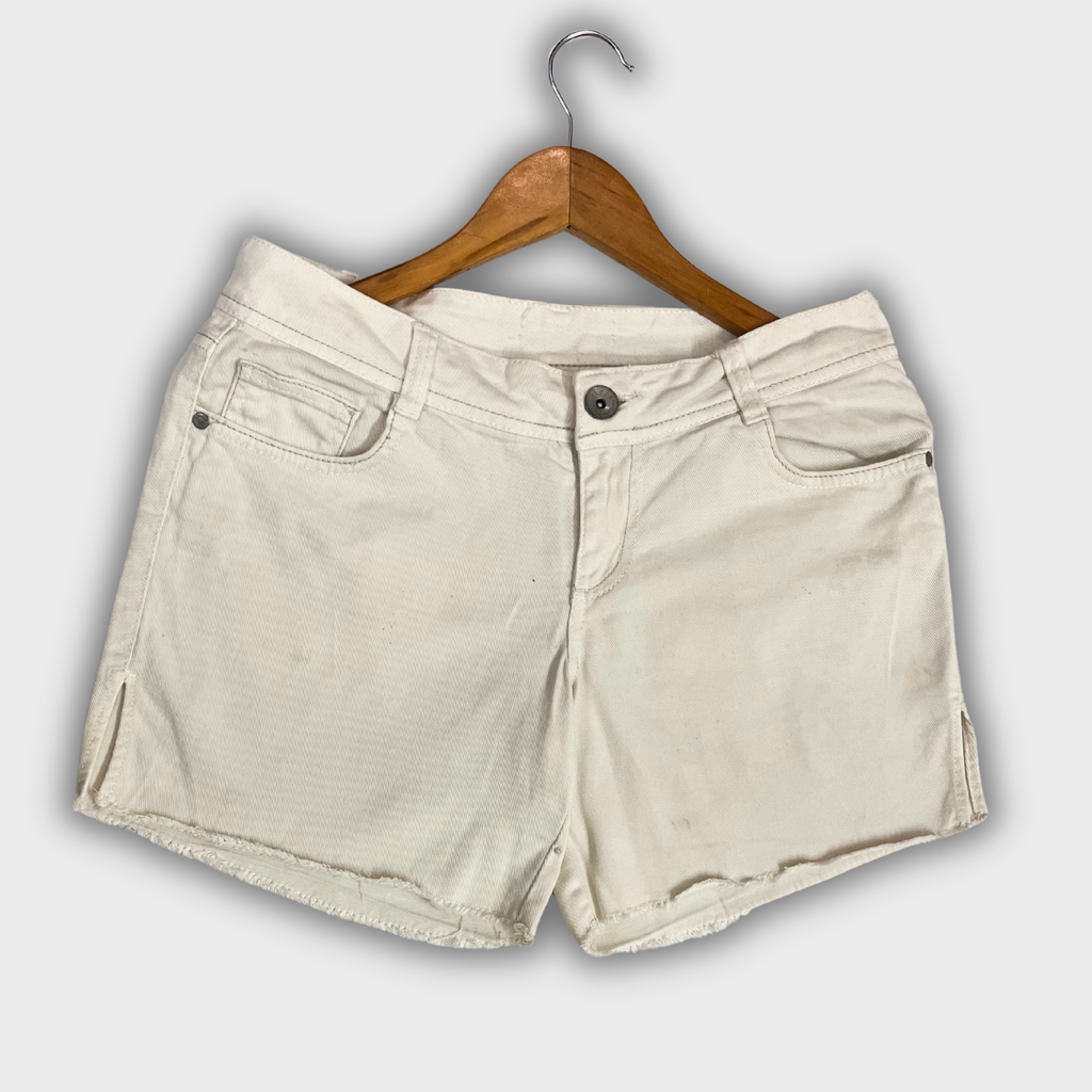 Women’s White Denim Shorts – Size 32 Waist | ELLIOT STYLE with Side Slit Design