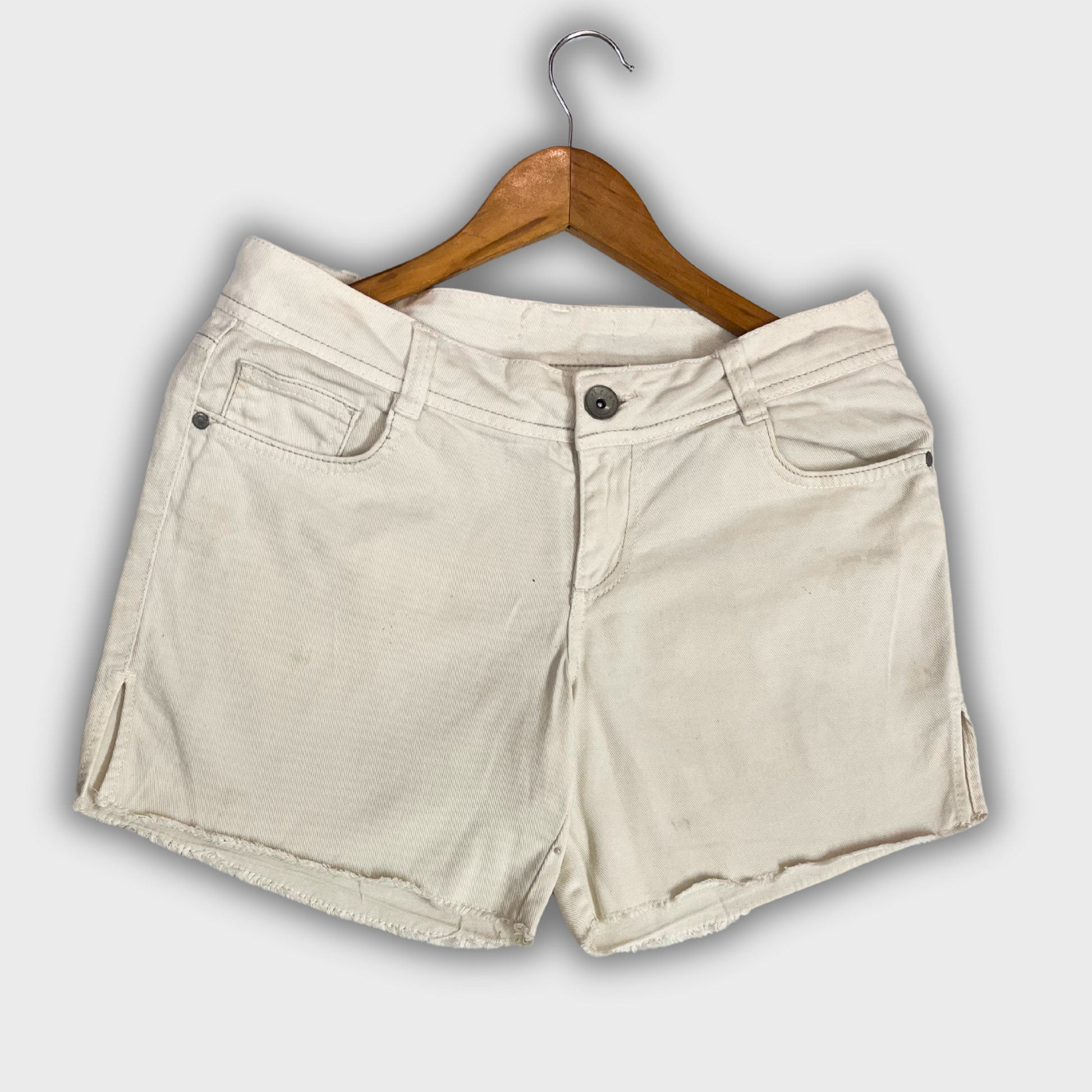 Women’s White Denim Shorts – Size 32 Waist | ELLIOT STYLE with Side Slit Design