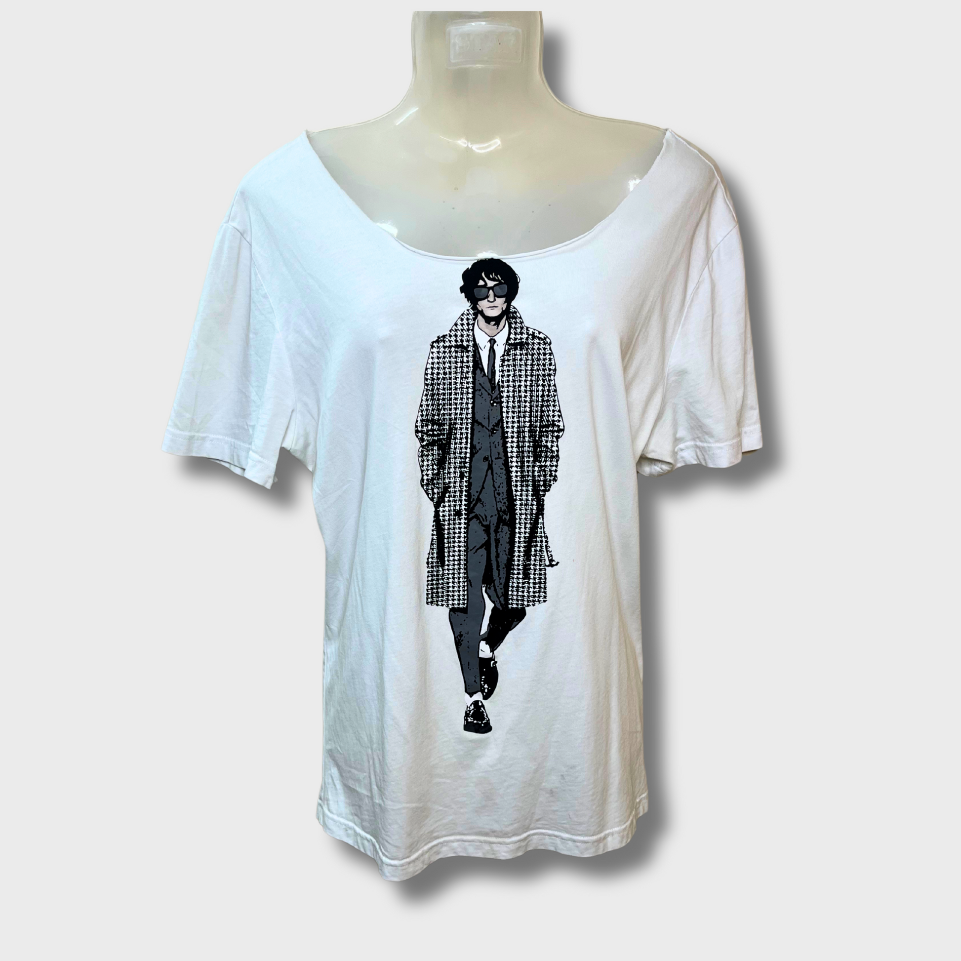 Women's Oversized White T-Shirt with Figurine Patch – Chic, Breathable & Casual (Size L)